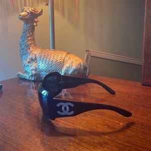 “Vintage” Y2K Chanel sunglasses